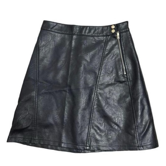 Zara Basic collection black vegan leather A-Line mini skirt size XS - Picture 1 of 10